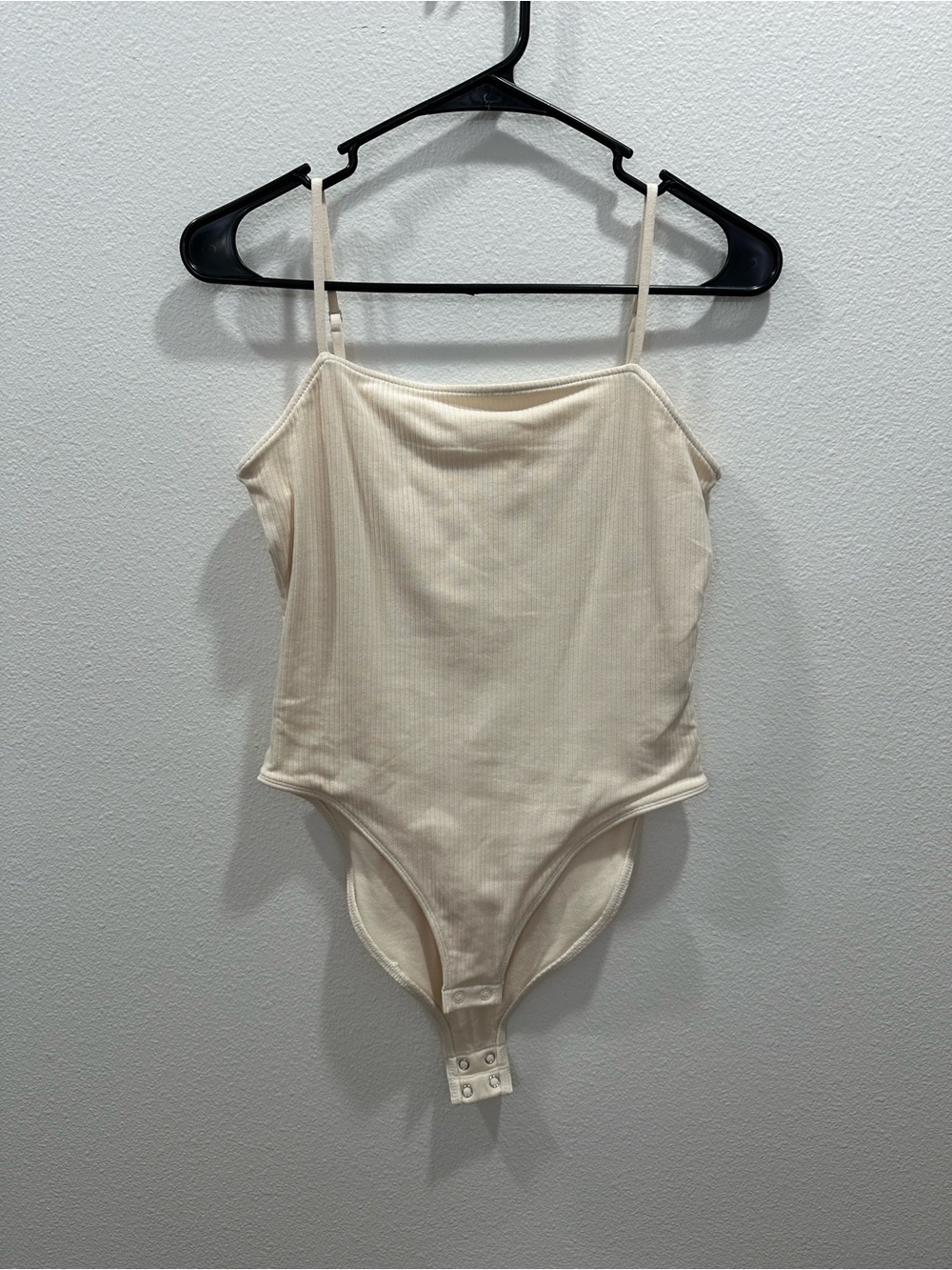 Old Navy Ribbed Stretch Bodysuit Camisole in Cream xs basic soft summer basic